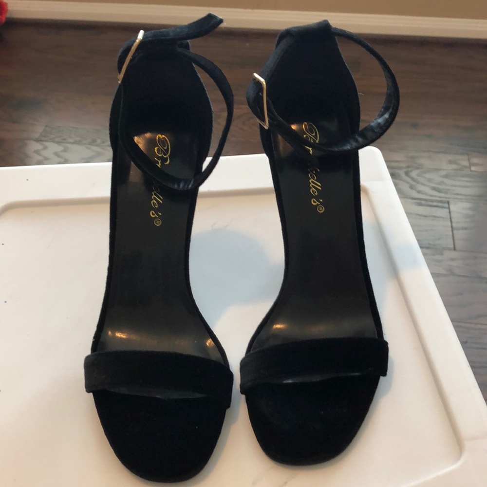 Never worn from Lulu’s. Beautiful black heels